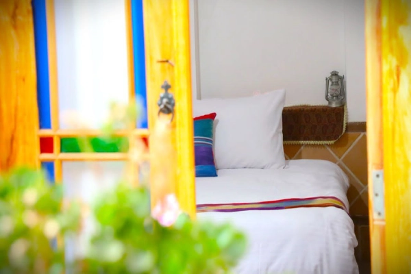اتاق سه  تخته فیروزه هتل شیخداد یزدرزرو هتل-های